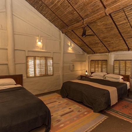Tiger Tops Tharu Lodge Chitwan Ngoại thất bức ảnh