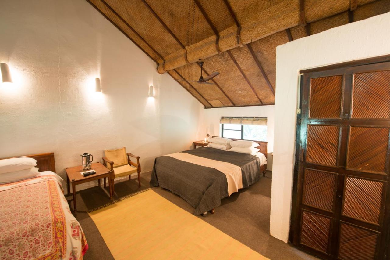 Tiger Tops Tharu Lodge Chitwan Ngoại thất bức ảnh