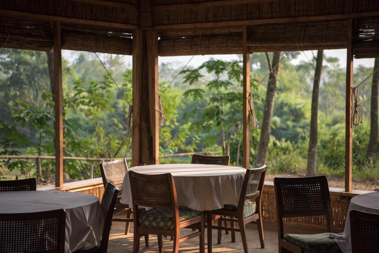 Tiger Tops Tharu Lodge Chitwan Ngoại thất bức ảnh