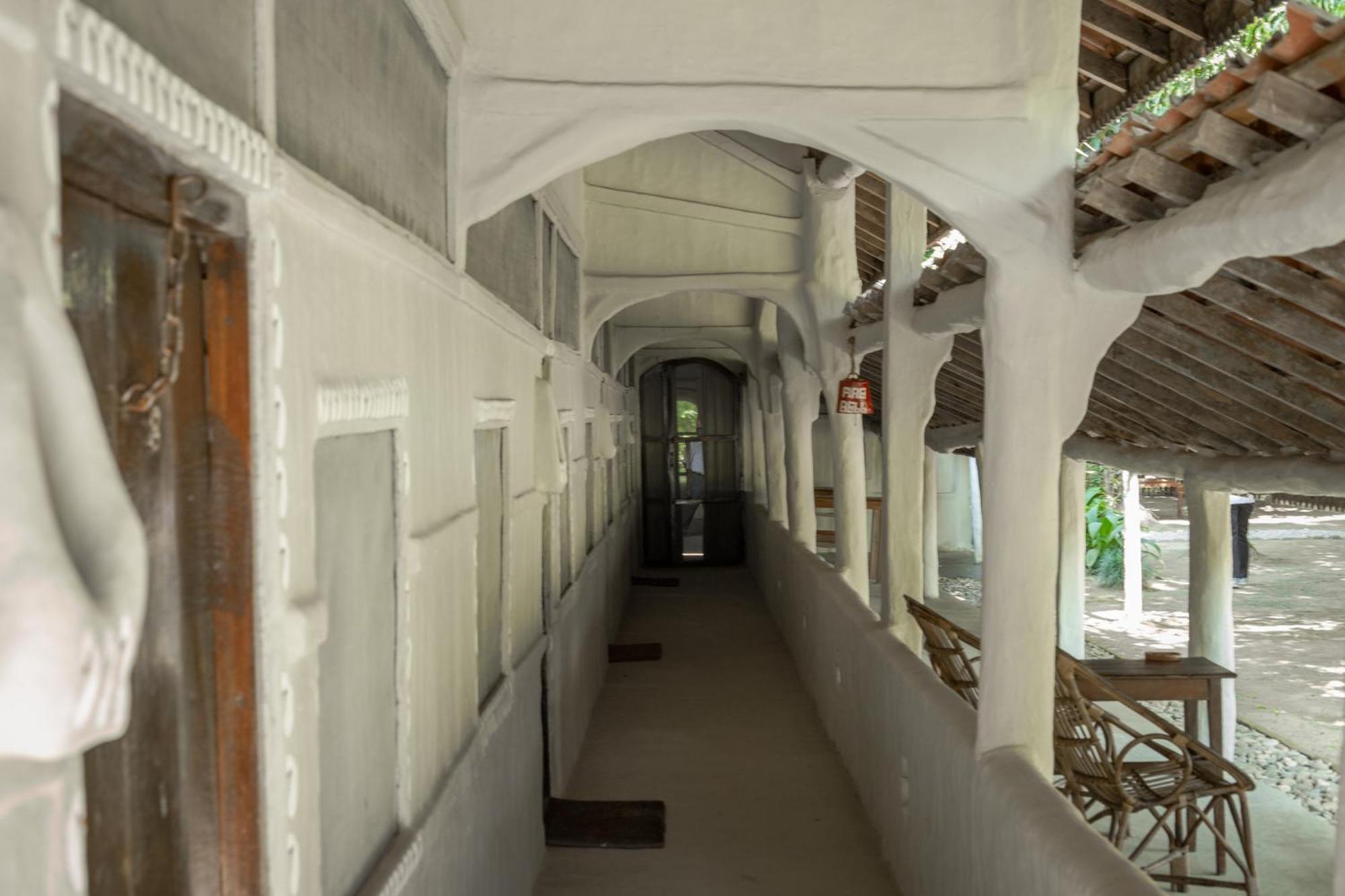 Tiger Tops Tharu Lodge Chitwan Ngoại thất bức ảnh