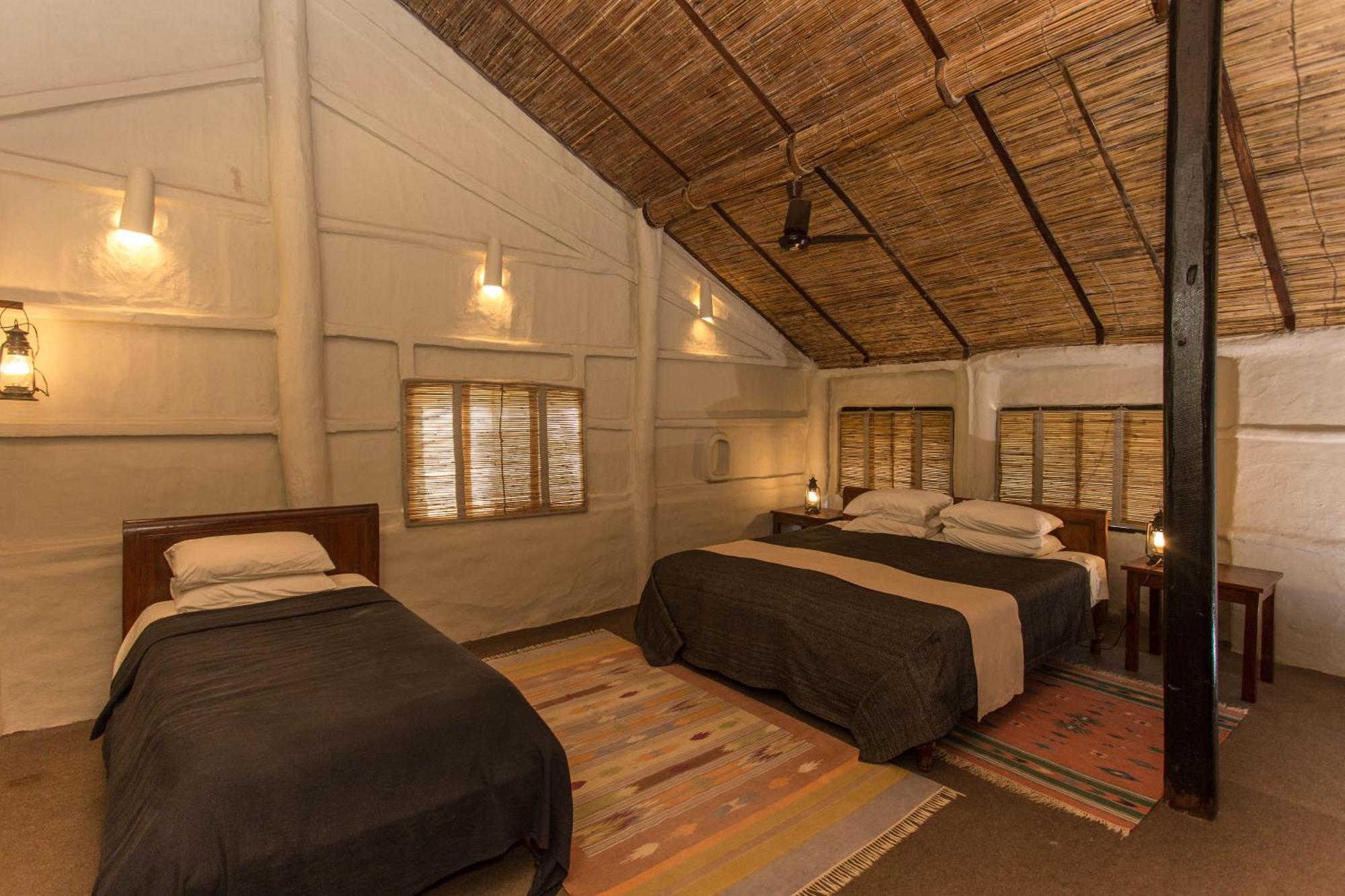 Tiger Tops Tharu Lodge Chitwan Ngoại thất bức ảnh