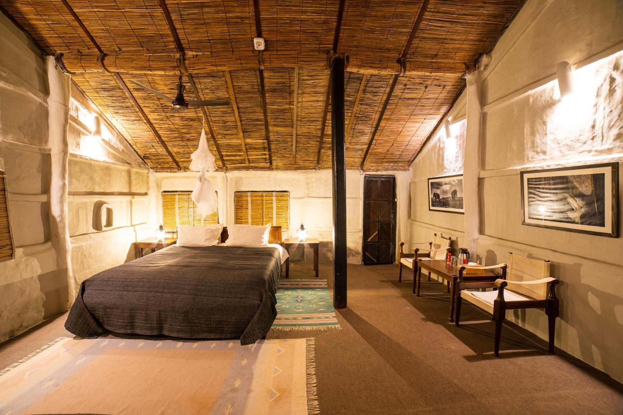 Tiger Tops Tharu Lodge Chitwan Ngoại thất bức ảnh