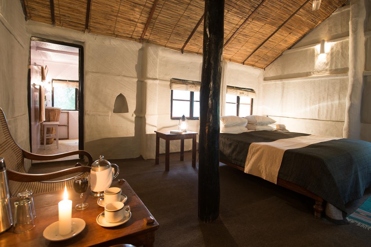 Tiger Tops Tharu Lodge Chitwan Ngoại thất bức ảnh