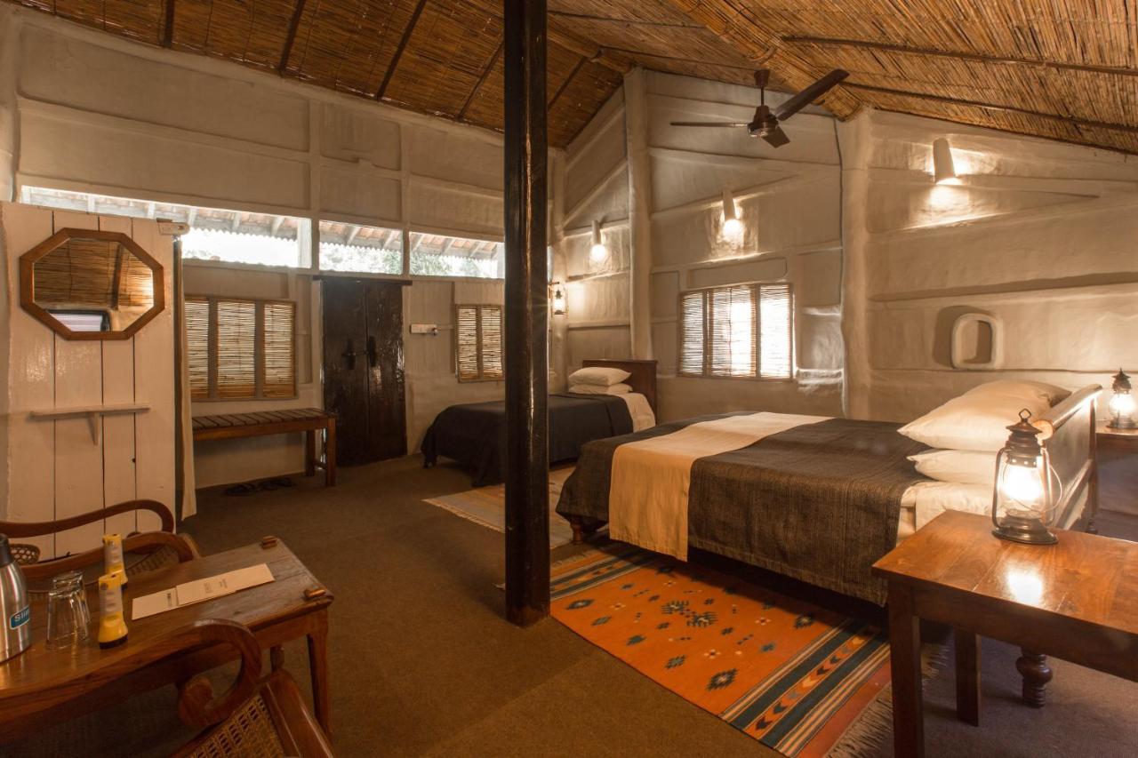 Tiger Tops Tharu Lodge Chitwan Ngoại thất bức ảnh