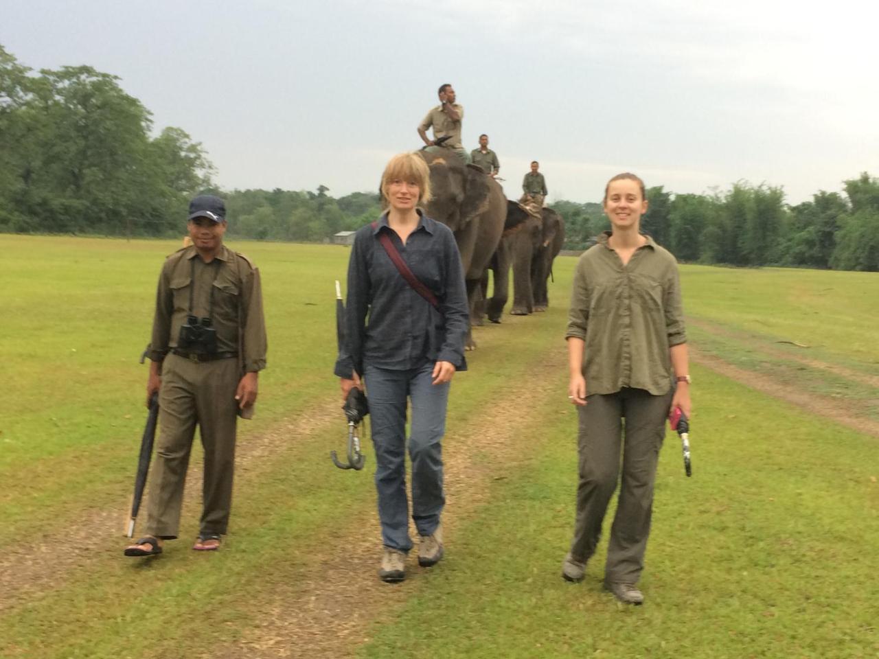 Tiger Tops Tharu Lodge Chitwan Ngoại thất bức ảnh