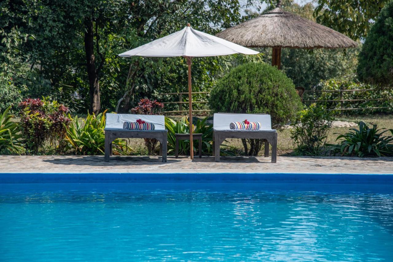 Tiger Tops Tharu Lodge Chitwan Ngoại thất bức ảnh